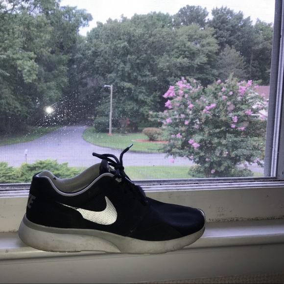 nike running shoes. - Picture 2 of 2