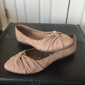 Tan flats