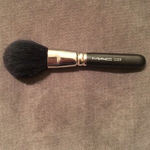 MAC 129SH powder/blush brush (barely used!)