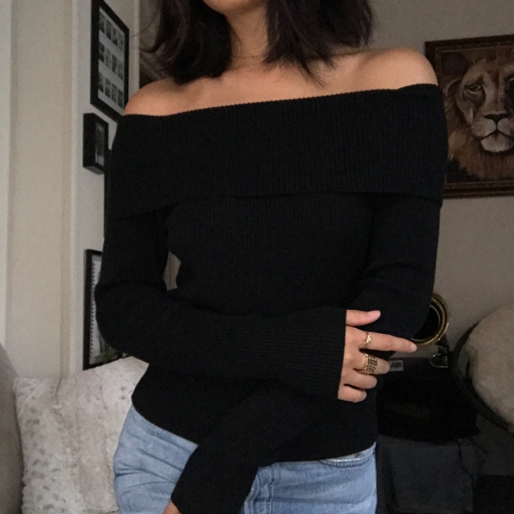 Brandy Melville off the shoulder long sleeve
