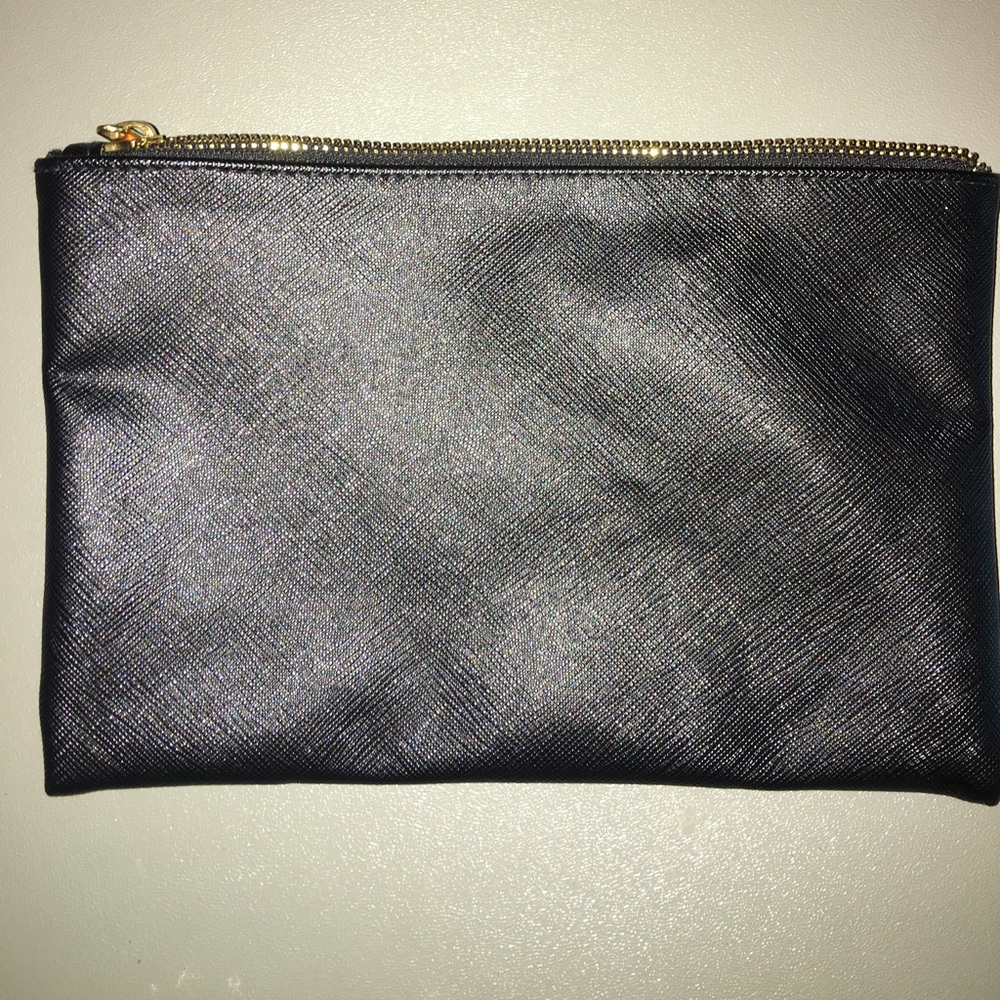Black clutch