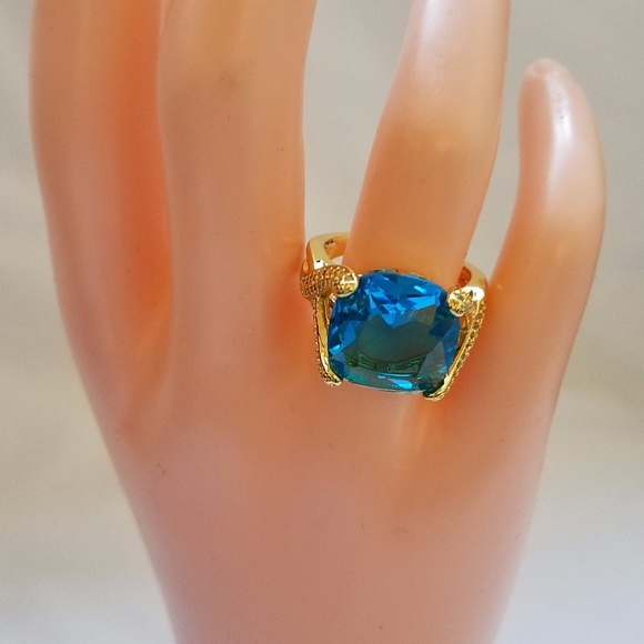 Women's Aquamarine Crystal Gold Ring Size 8 - Picture 6 of 6