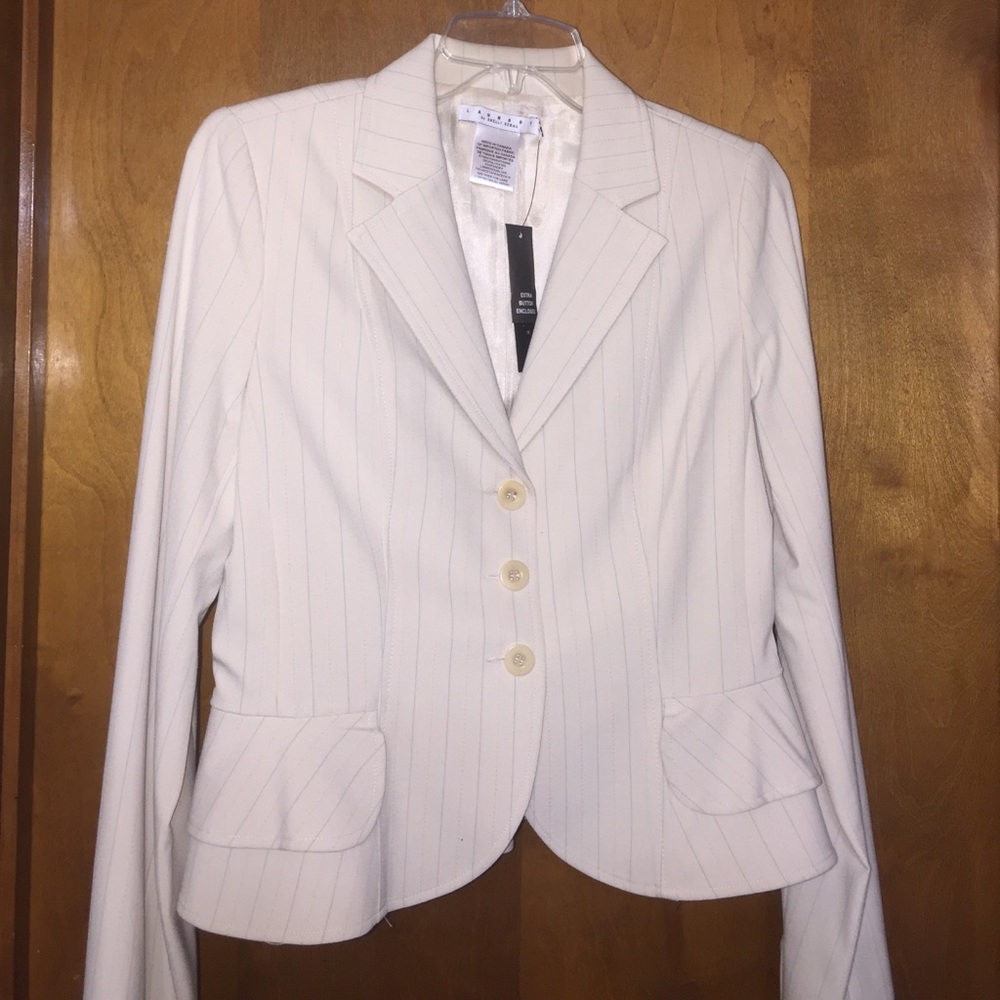 NWT laundry by shelli segal jacket