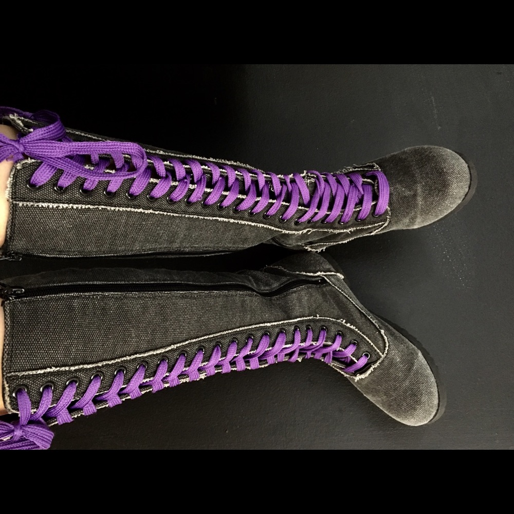 Artsy gray zip up/lace up boots size 6