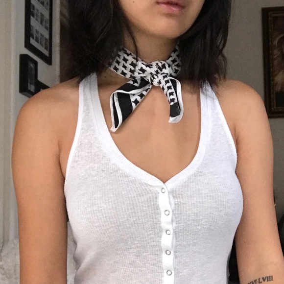 VINTAGE black and white pattern square scarf - Picture 2 of 2