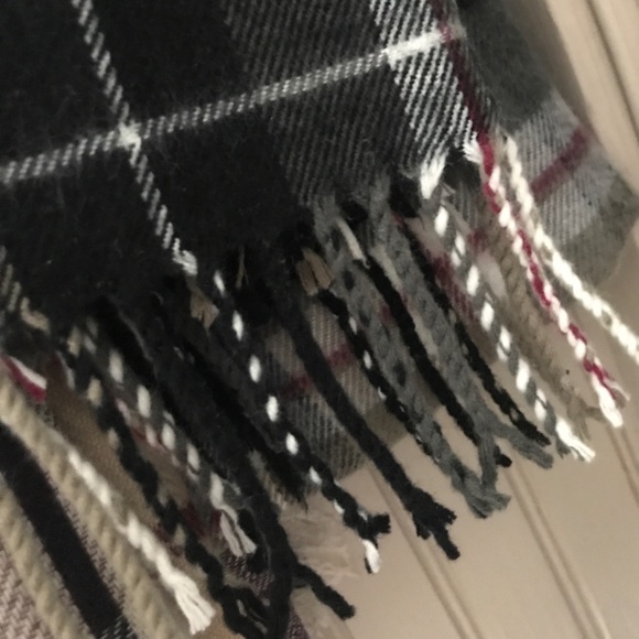 🆕 NWOT David & Young 'Softer Than Cashmere' Scarf - Picture 5 of 5
