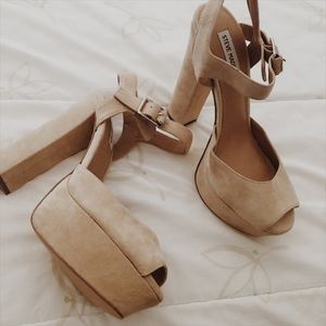 *BRAND NEW* Steve Madden Peep Toe Platform Heels