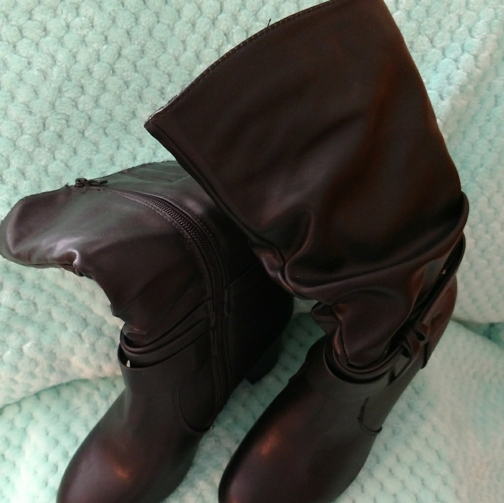 Boot - Picture 2 of 3