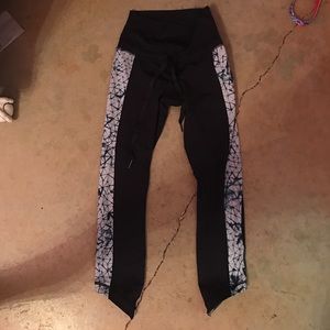 LULULEMON LEGGINGS!!