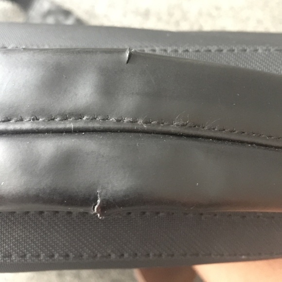 Kenneth Cole Reaction nylon messenger bag - Picture 5 of 5