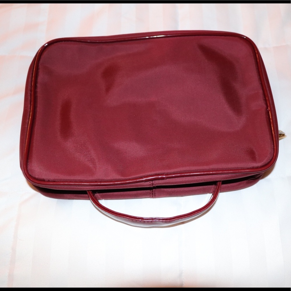 Vintage Estée Lauder Travel Bag 🔴