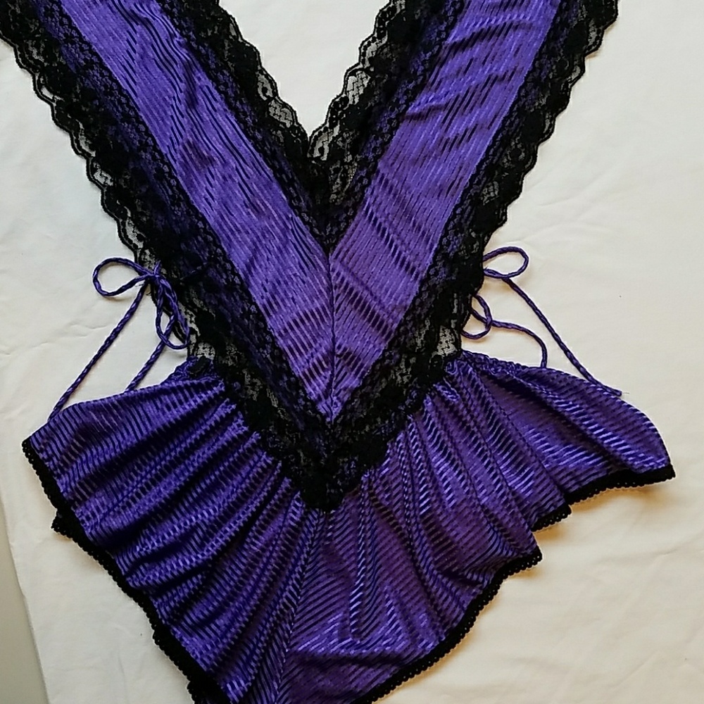 Elegant Sexy look , cut, an feel. Very seductive