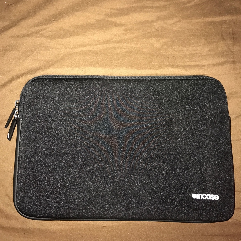 Incase 11" slim sleeve for MacBook/ MacBook Air