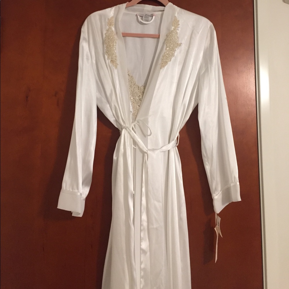 White night gown set