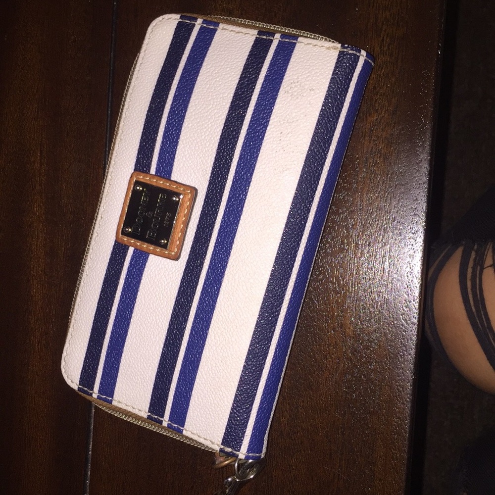 Dooney & Bourke wristlet
