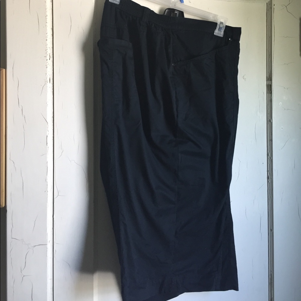 NWOT Black Capris