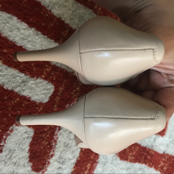 Diane Von Furstenberg "Olee" Tan Leather Pump - Picture 4 of 8