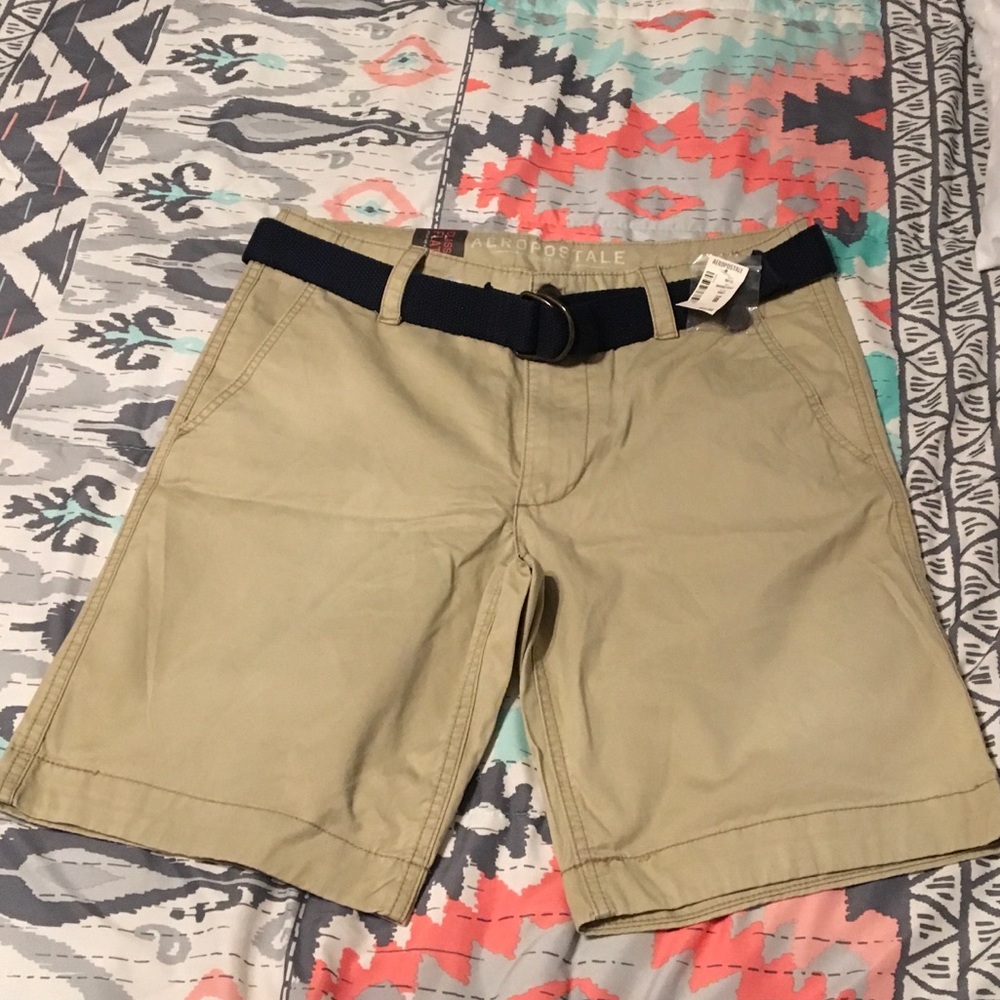 NWT Men's khaki shorts size 31