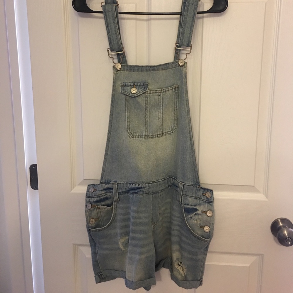 Light wash denim overall shorts