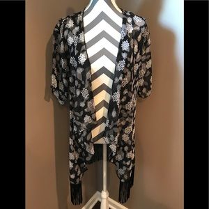 Lularoe small Monroe Kimono