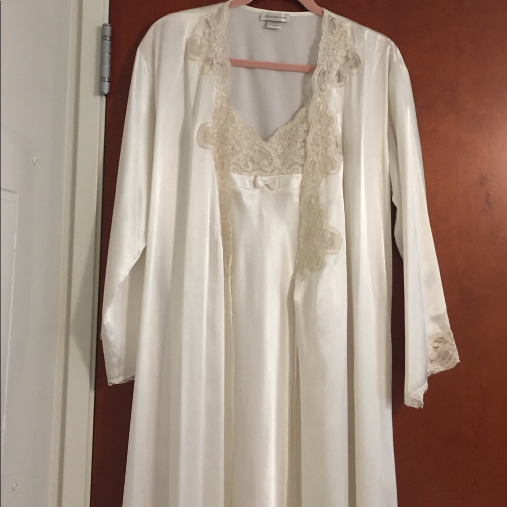 Pretty off white night gown and robe set
