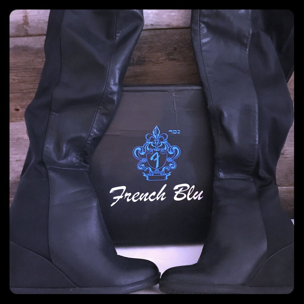 French blu over the knee black boots. Size 39.