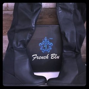 French blu over the knee black boots. Size 39.