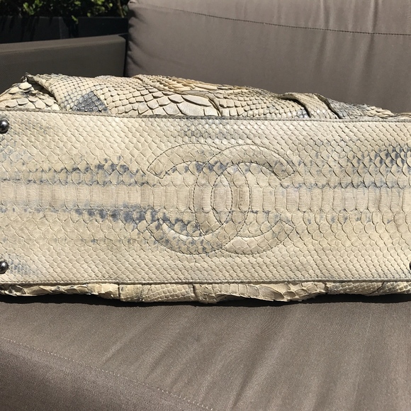 CHANEL Python Tote Jumbo Size - Picture 4 of 8