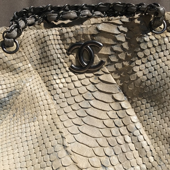 CHANEL Python Tote Jumbo Size - Picture 7 of 8