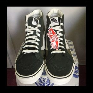 Vans Shoes - New Authentic Vans men's shoes Vans Shoes - New Authentic Vans men's shoes
