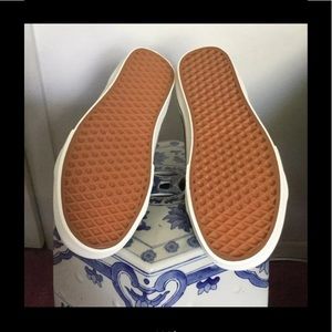 Vans Shoes - New Authentic Vans men's shoes Vans Shoes - New Authentic Vans men's shoes