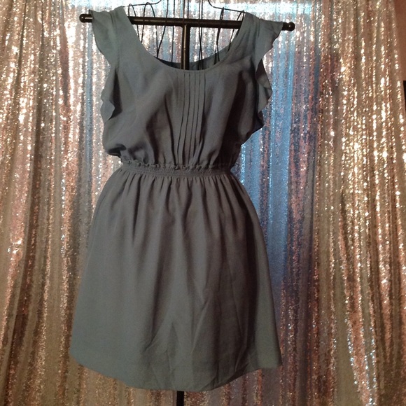 Women's sage green ruffle sleeve dress - Picture 1 of 4