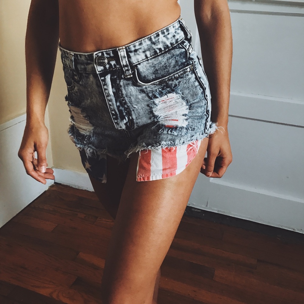 High wasted shorts
