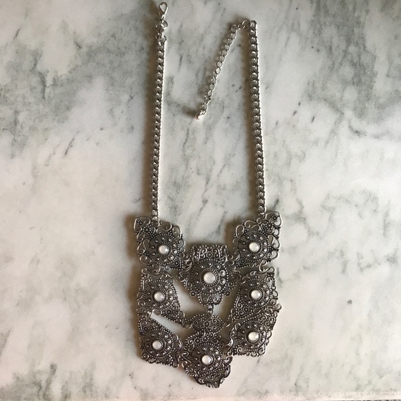 SALE‼️ 💕Beautiful necklace piece 💚 - Picture 2 of 3