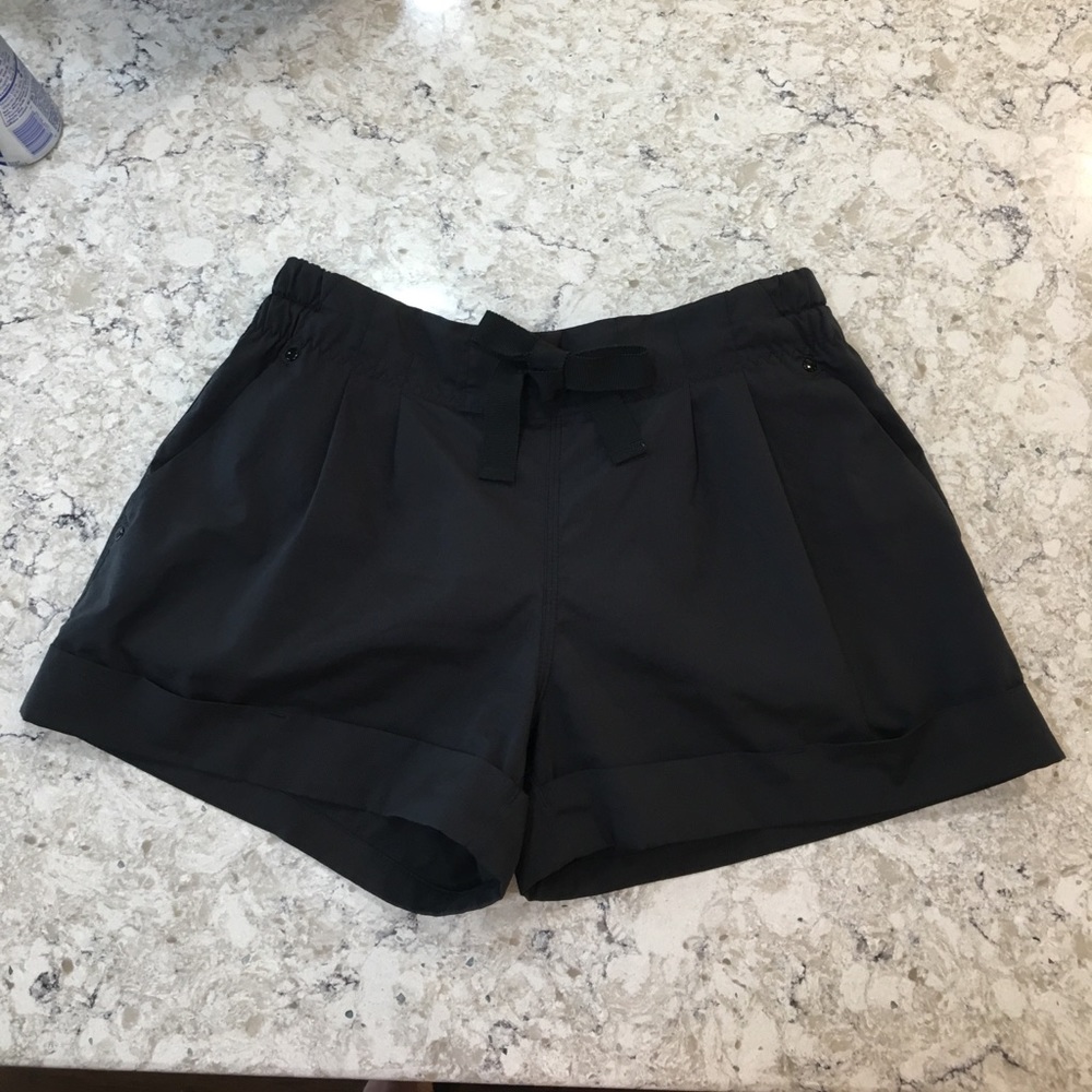 Lululemon spring break away shorts