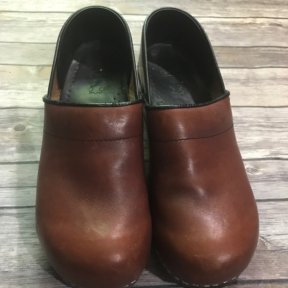 Dansko Cherry leather professional  clogs 41