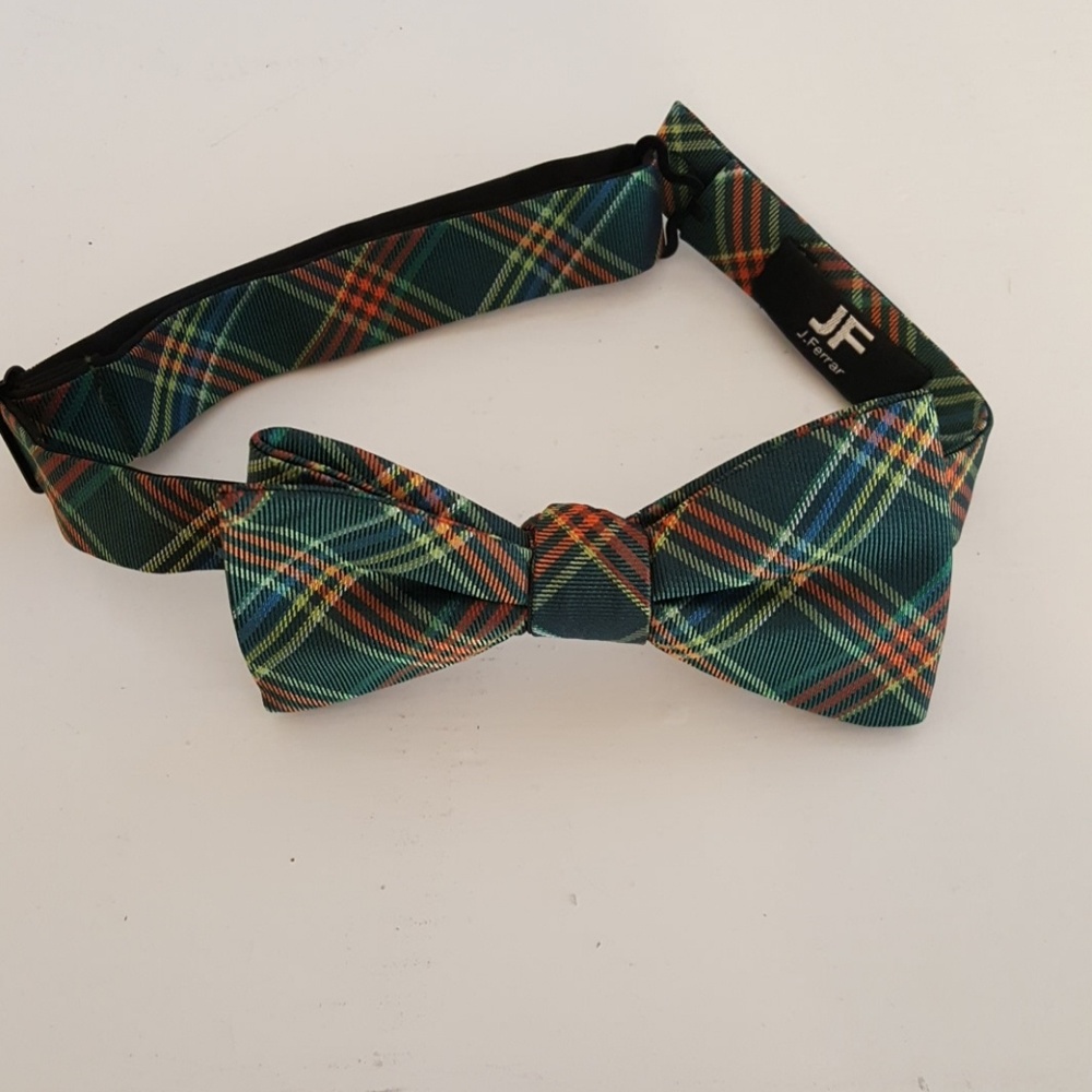 NWOT Plaid Bow Tie, Scottish look, Green with Red