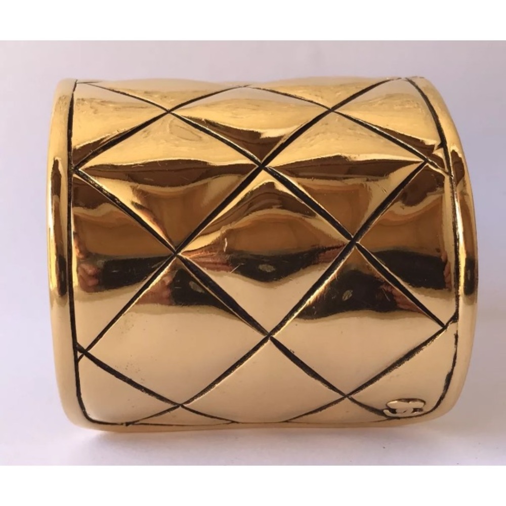 AUTHENTIC CLASSIC CHANEL MATELASSE CUFF- 24kt GOLD PLATED - Picture 6 of 10