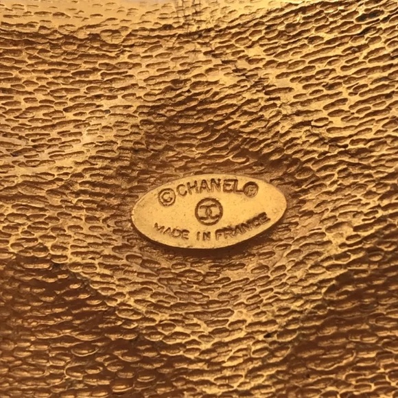 AUTHENTIC CLASSIC CHANEL MATELASSE CUFF- 24kt GOLD PLATED - Picture 3 of 10