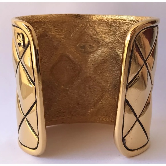 AUTHENTIC CLASSIC CHANEL MATELASSE CUFF- 24kt GOLD PLATED - Picture 4 of 10