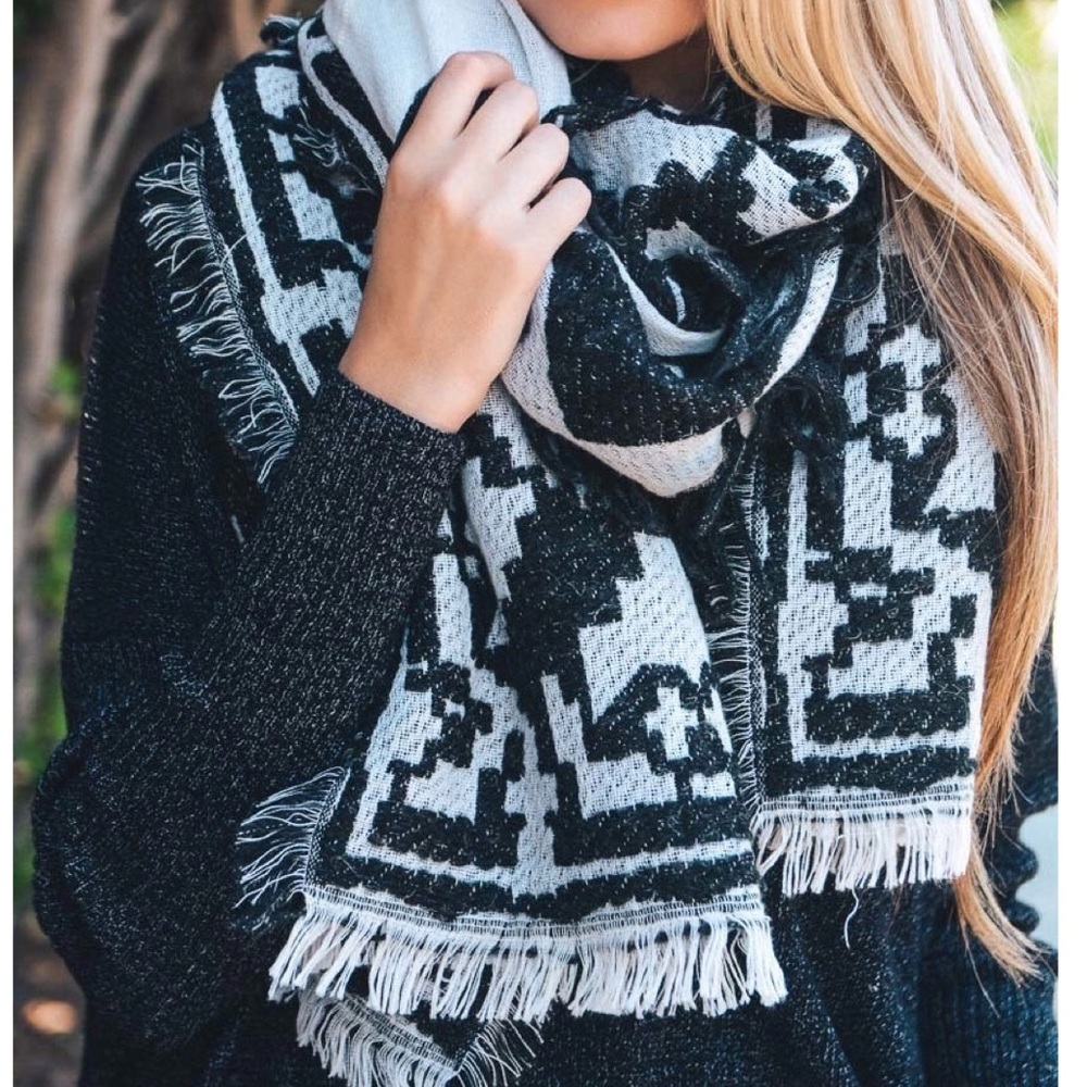 Here❣️Black and White Aztec Scarf with Frayed Edge - Picture 4 of 4