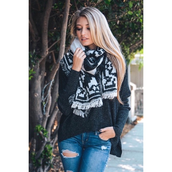 Here❣️Black and White Aztec Scarf with Frayed Edge - Picture 2 of 4