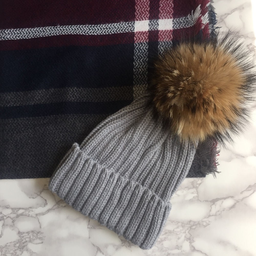 ✨NEW✨ Beanie With Raccoon Pom Pom