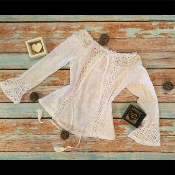 🎉HP🎉Off Shoulder Eyelet Lace Bell Sleeve 1617 - Picture 7 of 8