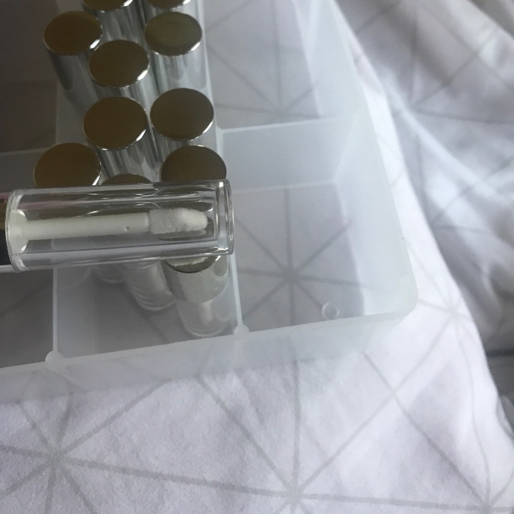 22 small lipstick container