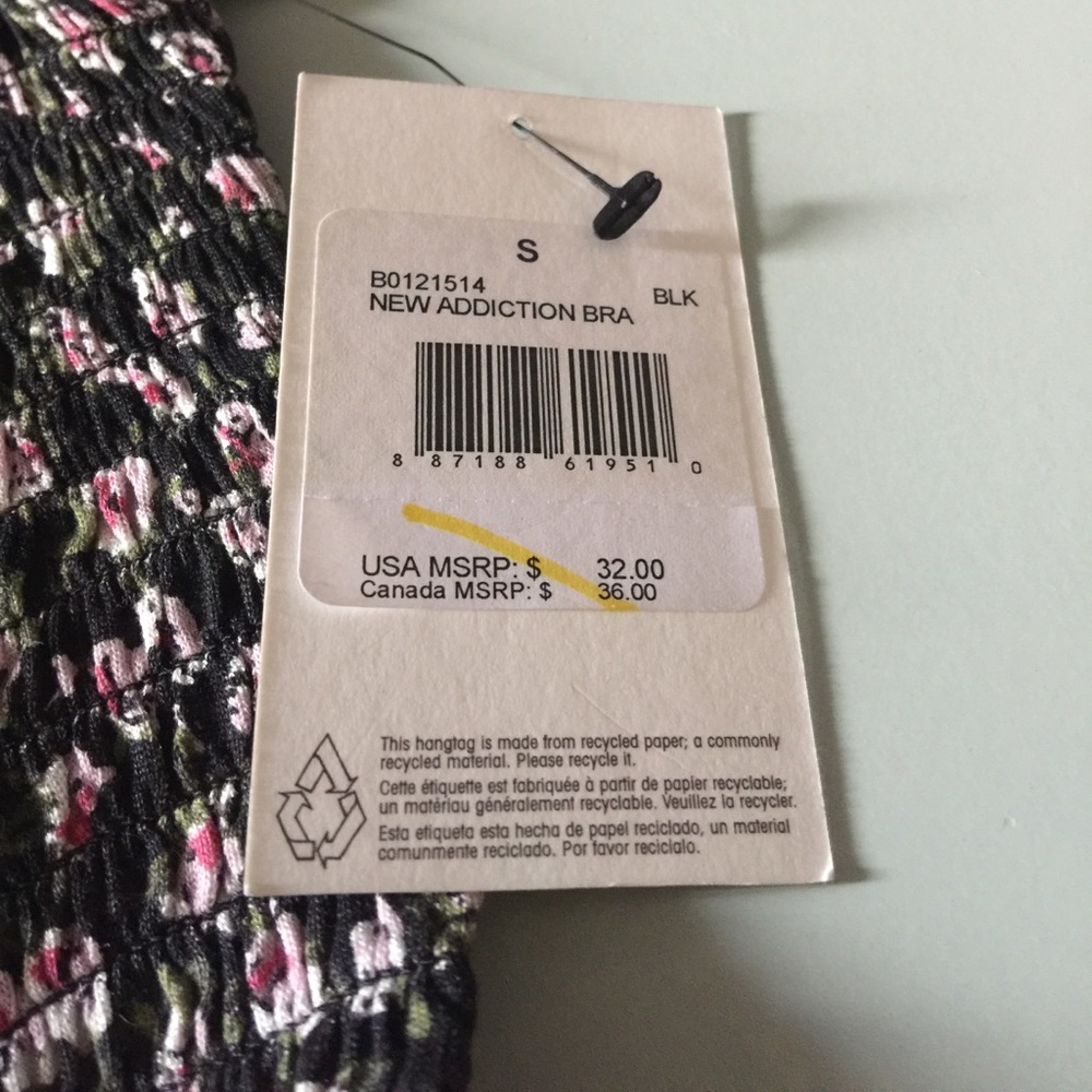 Volcom crop top! 🌻 - Picture 3 of 3