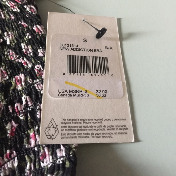 Volcom crop top! 🌻 - Picture 3 of 3