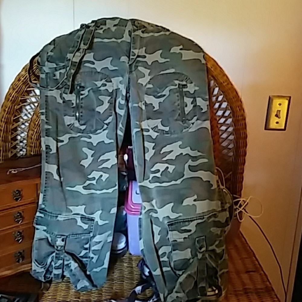 Camo capris