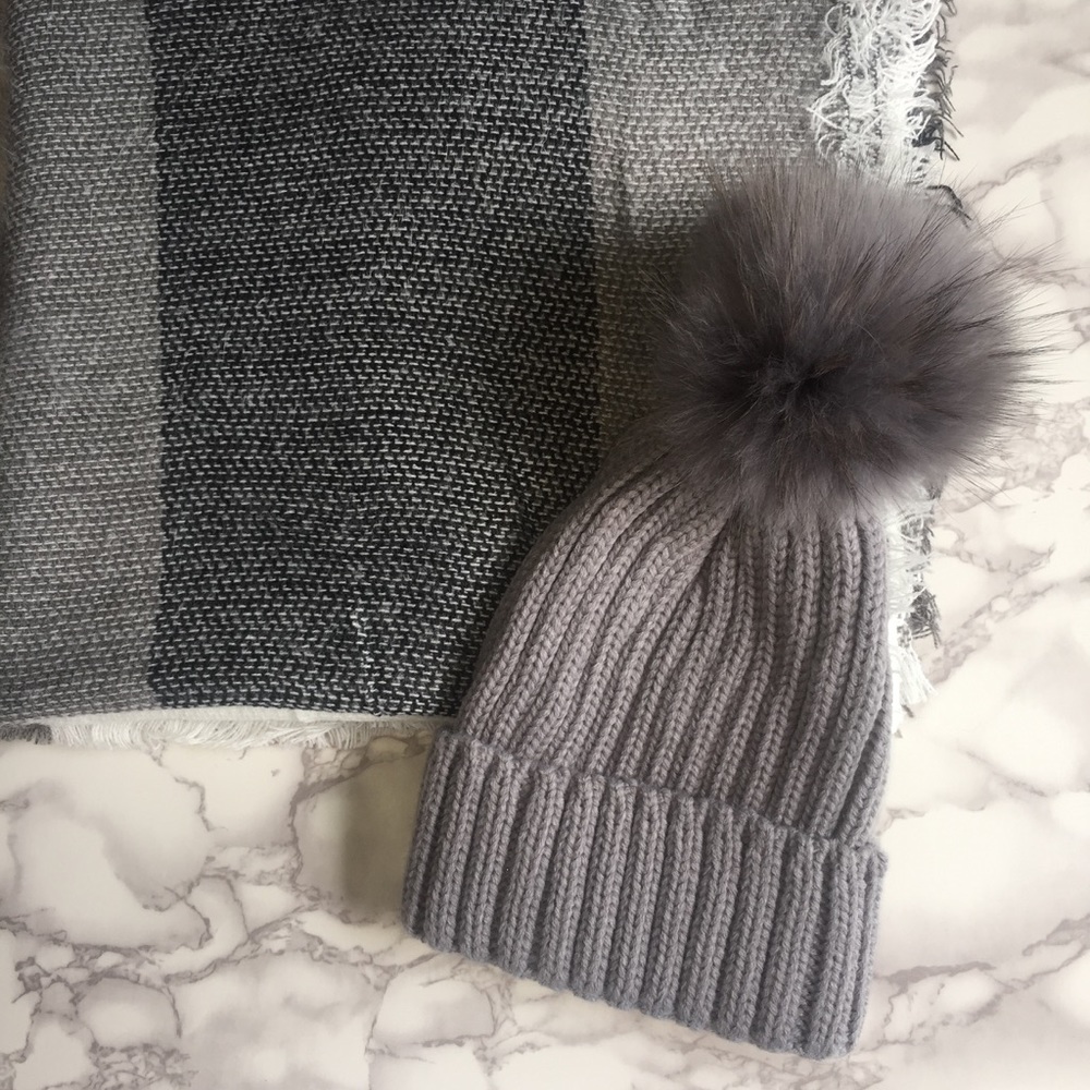 ✨NEW✨ Beanie With Raccoon Pom Pom