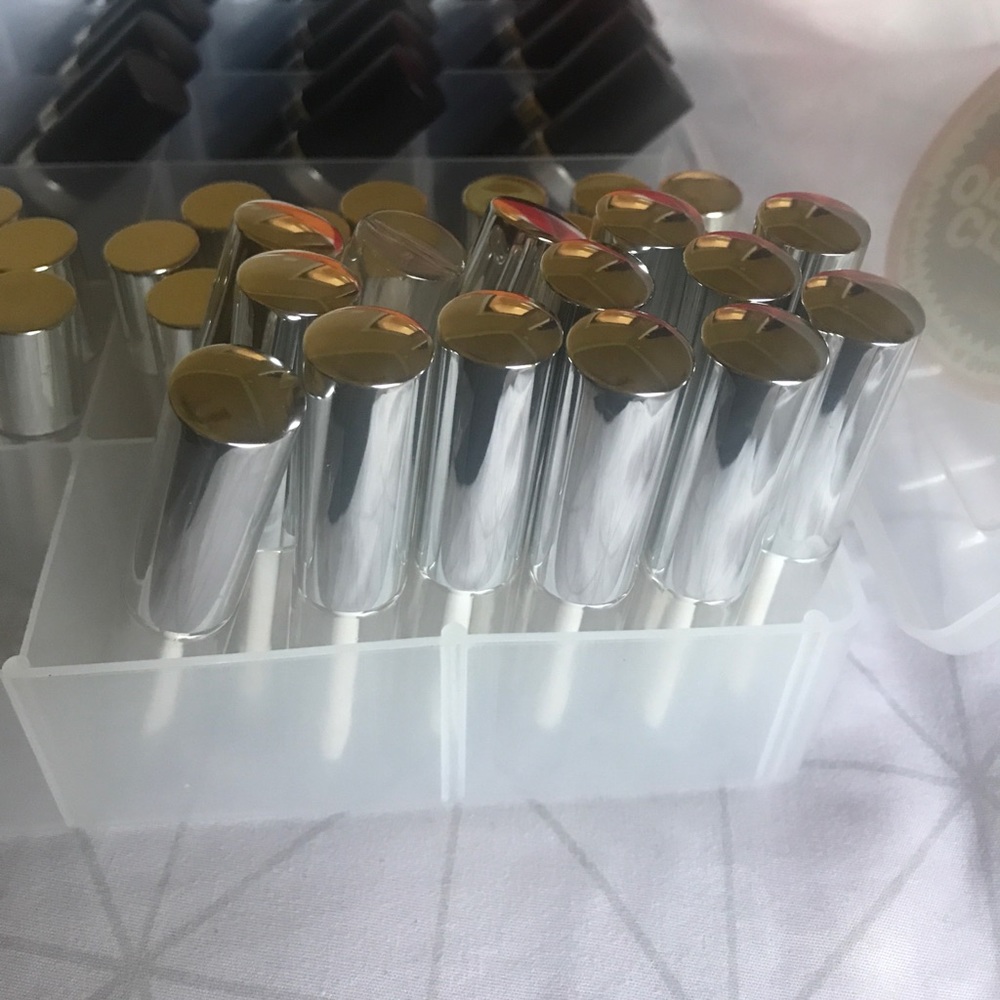 14 large lipgloss container